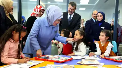 Emine Erdoğan Gaziantep'te Kütüphaneyi Ziyaret Etti