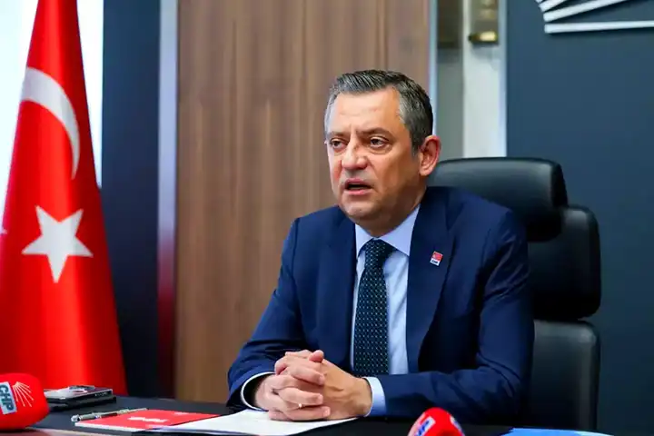 Anketlerde CHP Önde! 4 Puanlık Farkla Birinci Parti